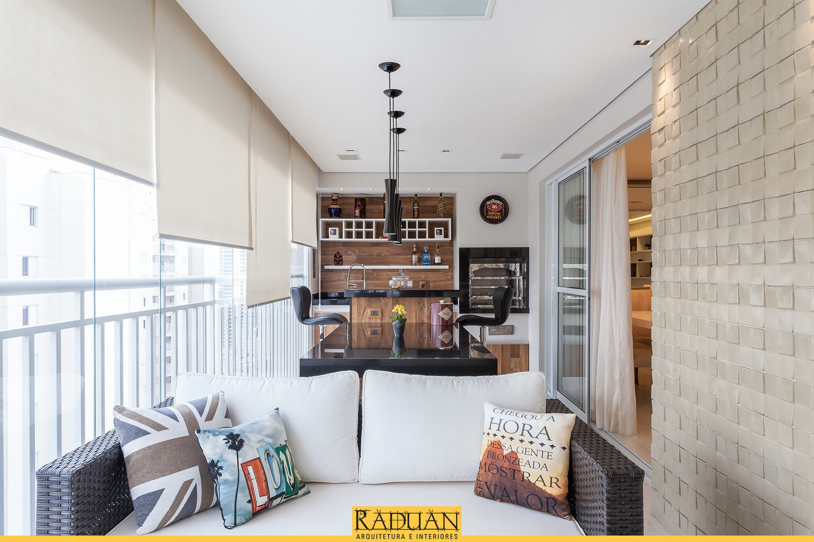 Apartamento 128 m² - Guarulhos, Raduan Arquitetura e Interiores Raduan Arquitetura e Interiores Balcones y terrazas de estilo moderno