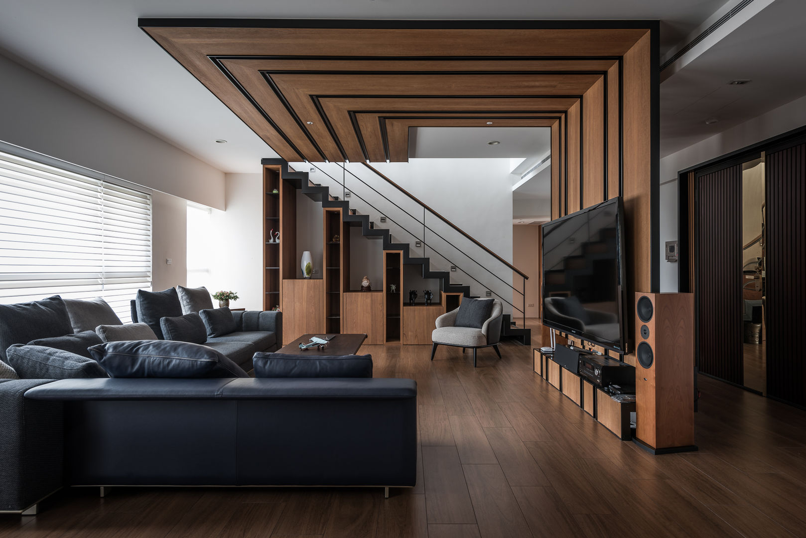 凌雲景觀樓中樓, 紫硯空間設計 紫硯空間設計 Modern living room