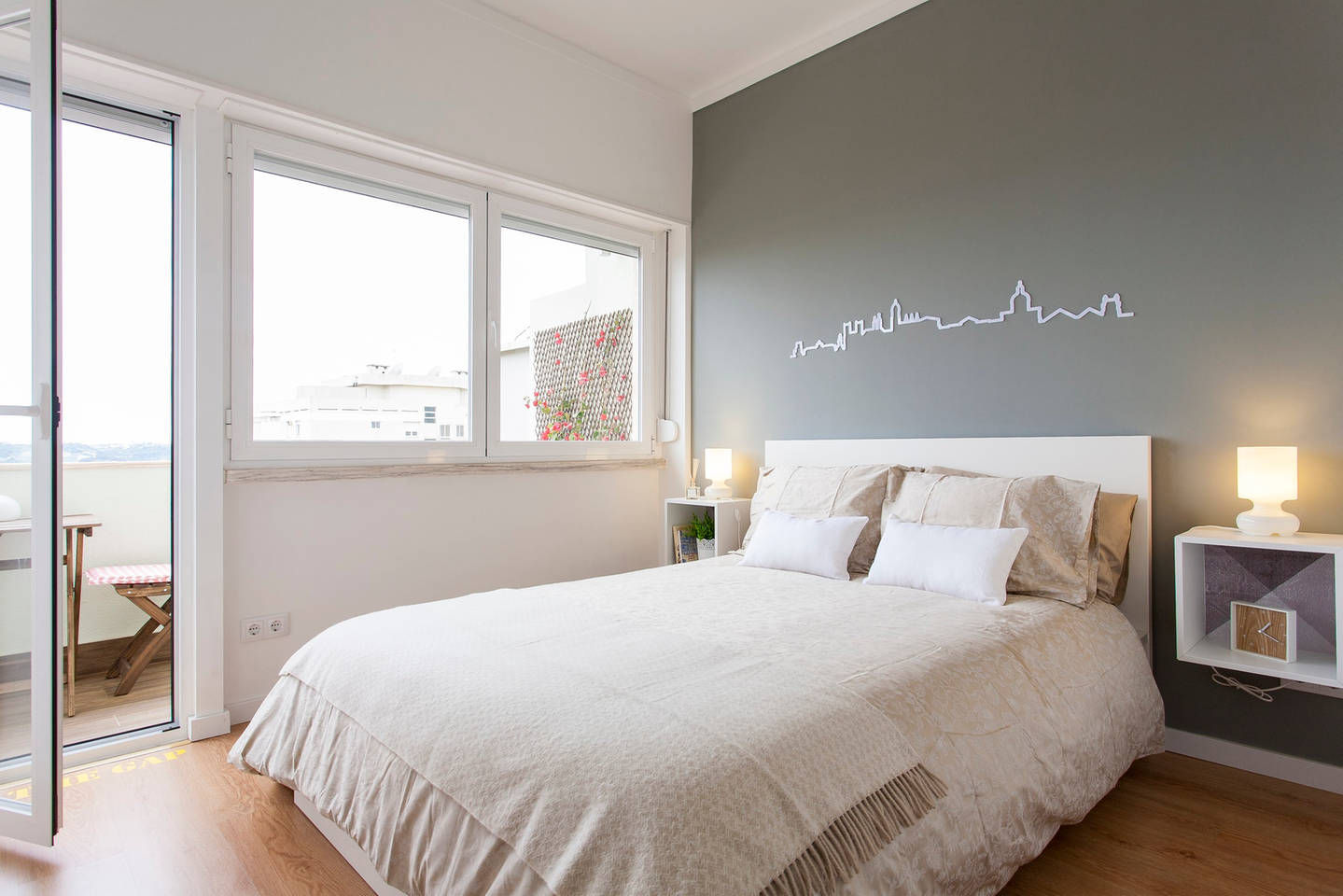 Remodelação de T2 para Airbnb, MP Architecture & Interior Design MP Architecture & Interior Design Dormitorios de estilo moderno