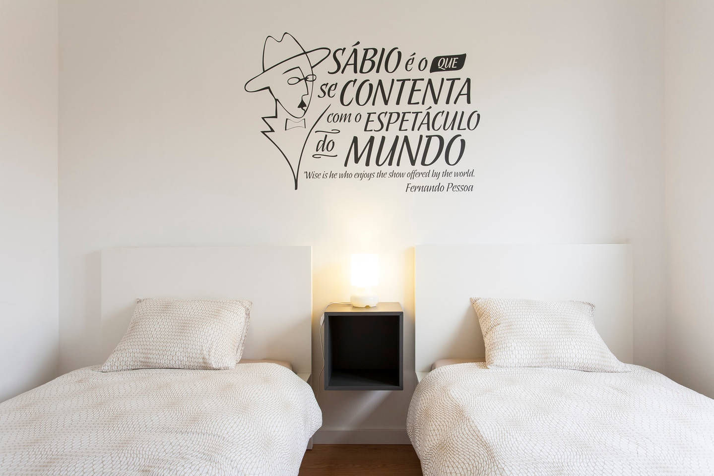 Remodelação de T2 para Airbnb, MP Architecture & Interior Design MP Architecture & Interior Design Chambre moderne