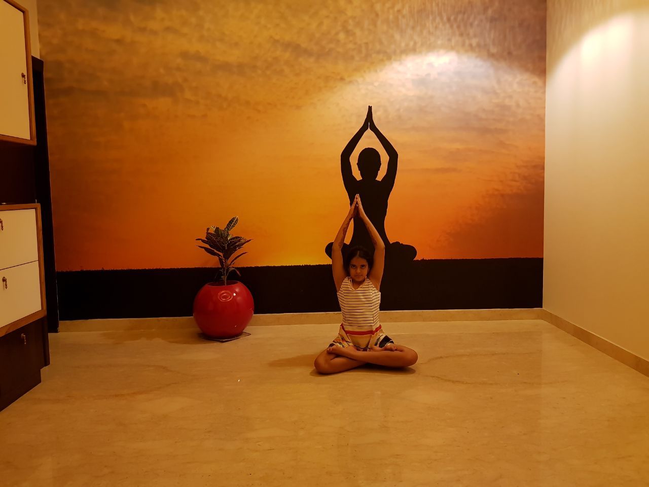 Yoga Room Arch Point Modern walls & floors
