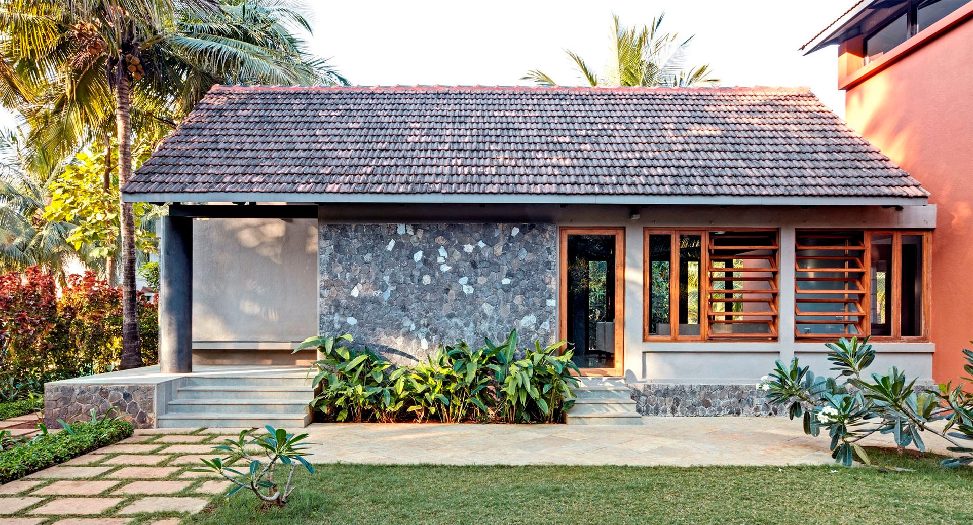 Kashid House, DCOOP ARCHITECTS DCOOP ARCHITECTS Bungalows Stone