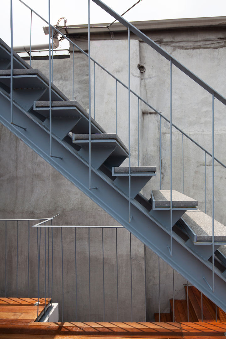 팔판동 단독주택, 서가 건축사사무소 서가 건축사사무소 Modern Corridor, Hallway and Staircase