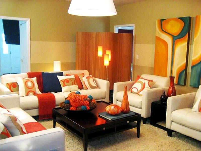 Simple and Colorful Living Room Decor..., Spacio Collections Spacio Collections Гостиная в стиле модерн Текстиль Янтарный / Золотой Аксессуары и декорации