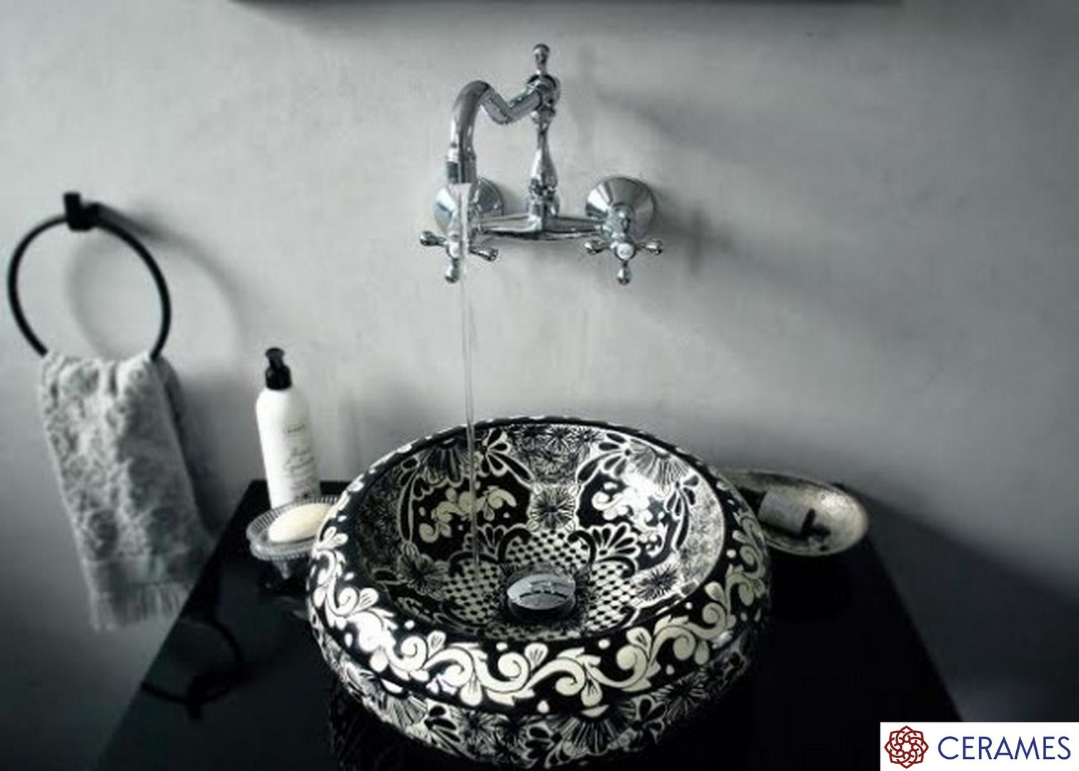 Meksykańska umywalka wizytówką nowoczesnej łazienki, Cerames Cerames Casas de banho clássicas