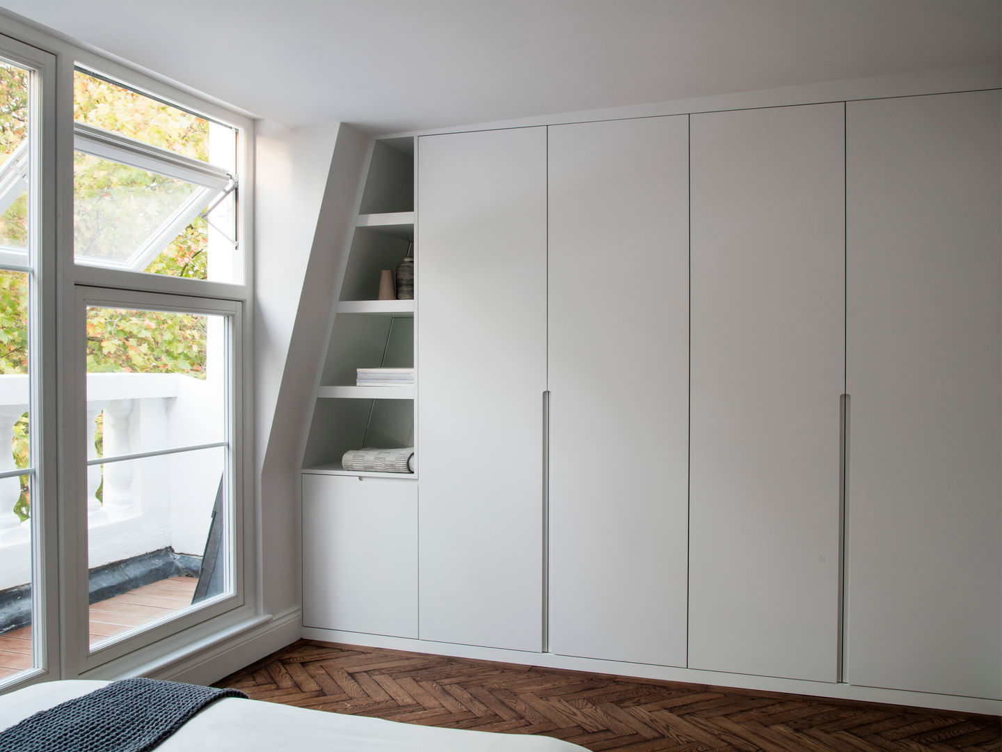 Master bedroom Brosh Architects Cuartos de estilo moderno Tablero DM