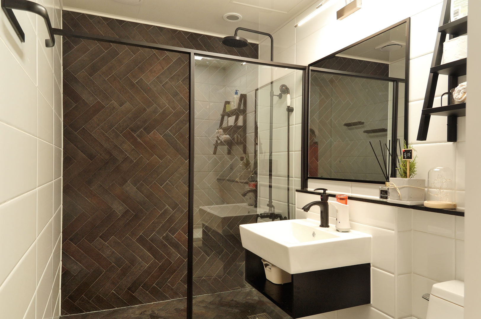 왕십리 텐즈힐 아파트 인테리어, (주)더블유디자인 (주)더블유디자인 現代浴室設計點子、靈感&圖片