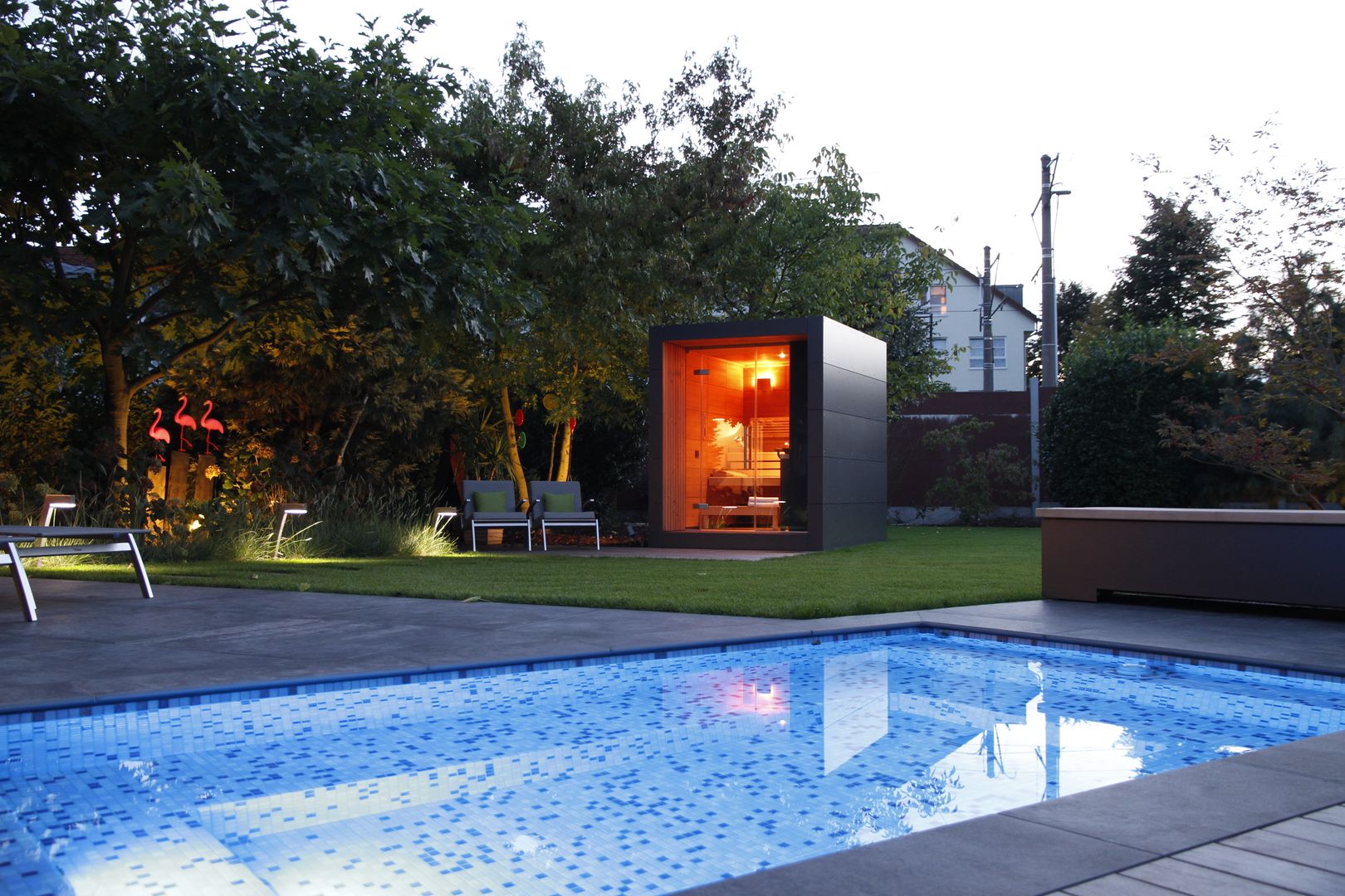 Moderne Sauna mit Gartenblick, Gartenhauptdarsteller Gartenhauptdarsteller Basen do ogrodu