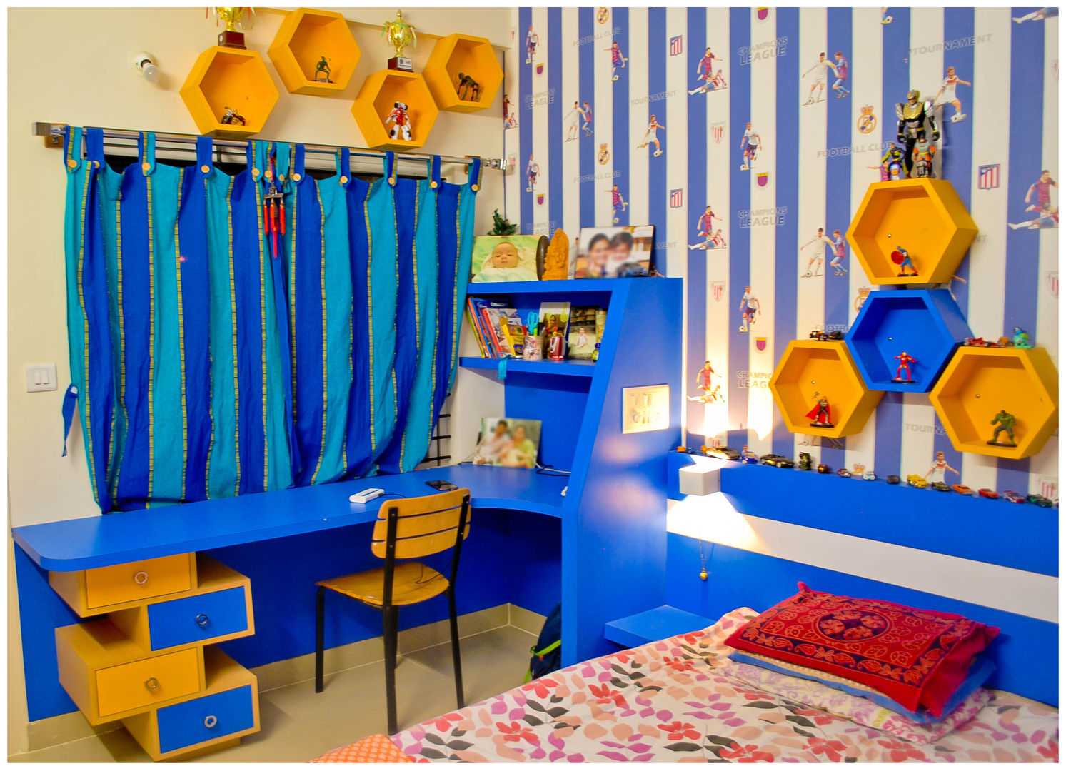 Kid's room study unit Space Collage Modern style bedroom
