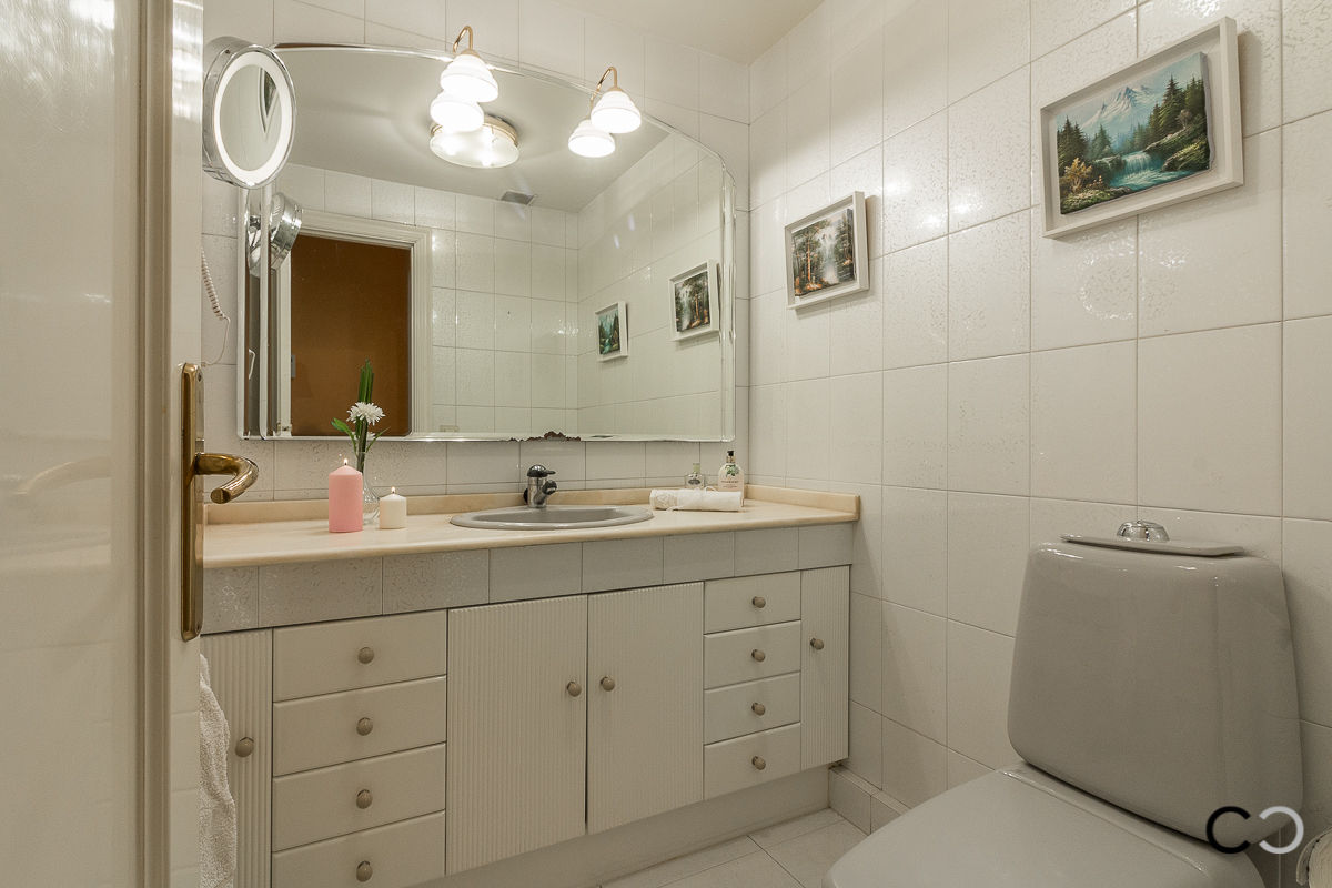 Home Staging en casa de Mercedes en Oleiros, Galicia, CCVO Design and Staging CCVO Design and Staging Bathroom