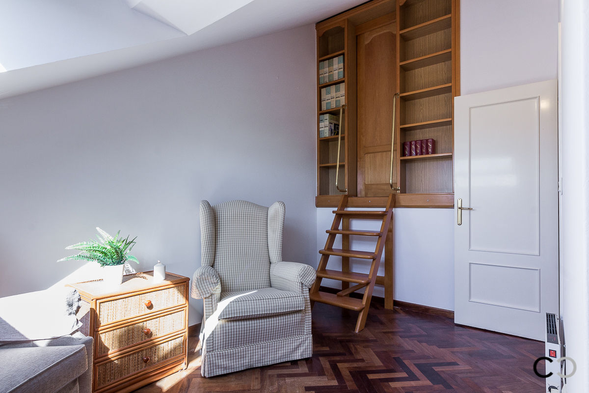 Home Staging en casa de Mercedes en Oleiros, Galicia, CCVO Design and Staging CCVO Design and Staging Bedroom
