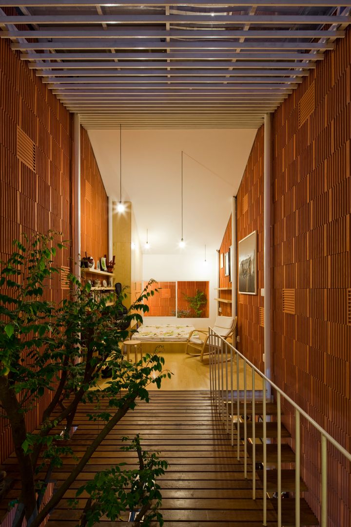 3x9 house, a21studĩo a21studĩo Modern Corridor, Hallway and Staircase