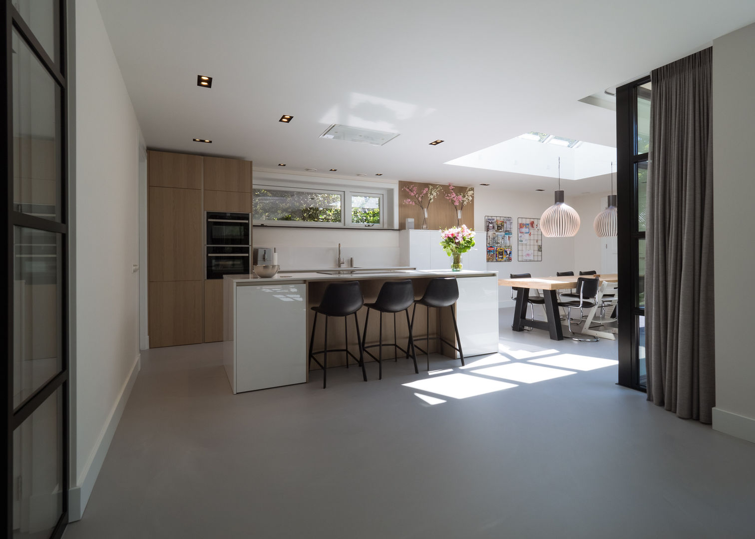 Interieur vrijstaande woning Bergen (NH), By Lilian By Lilian 모던스타일 주방