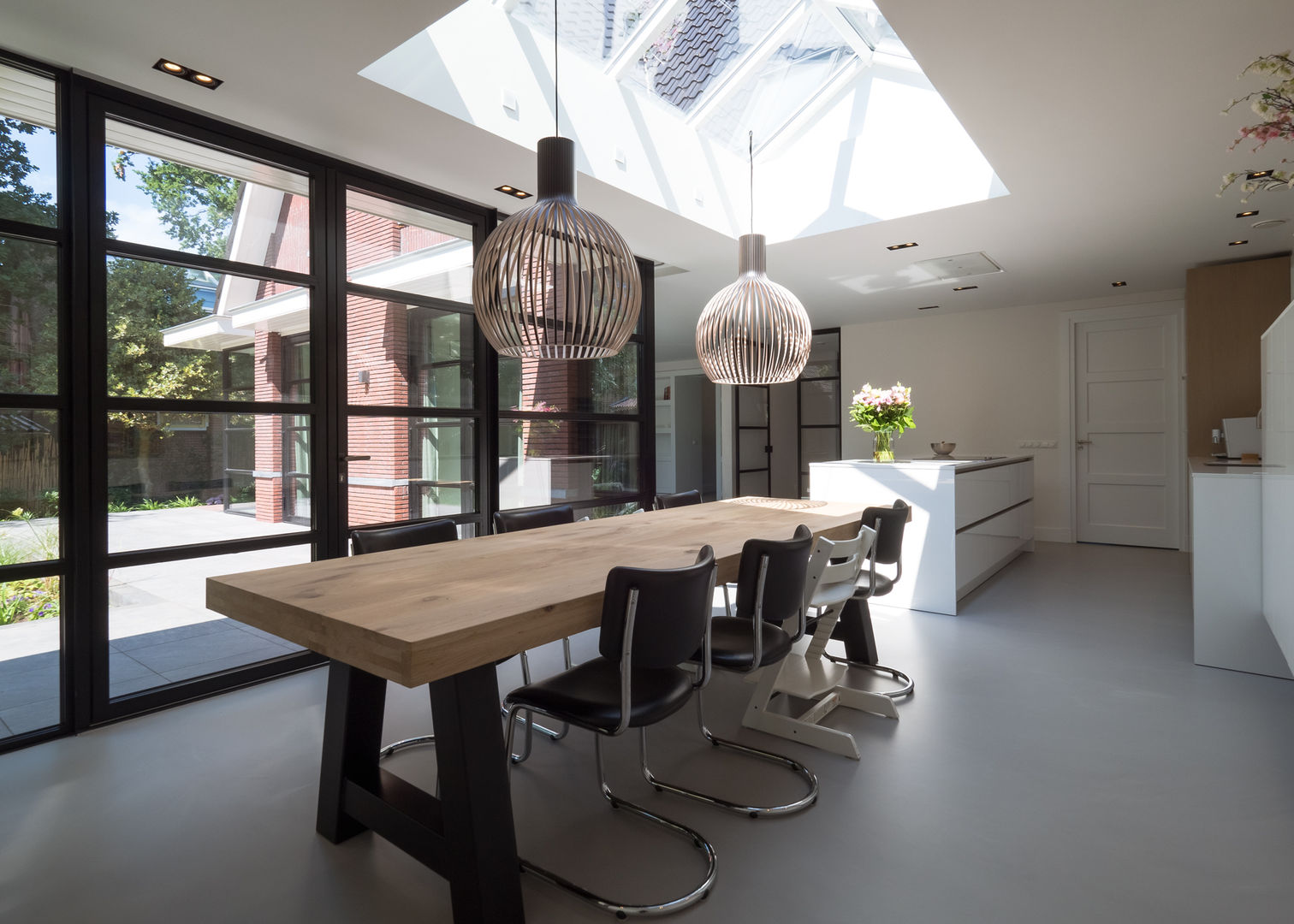 Interieur vrijstaande woning Bergen (NH), By Lilian By Lilian غرفة السفرة