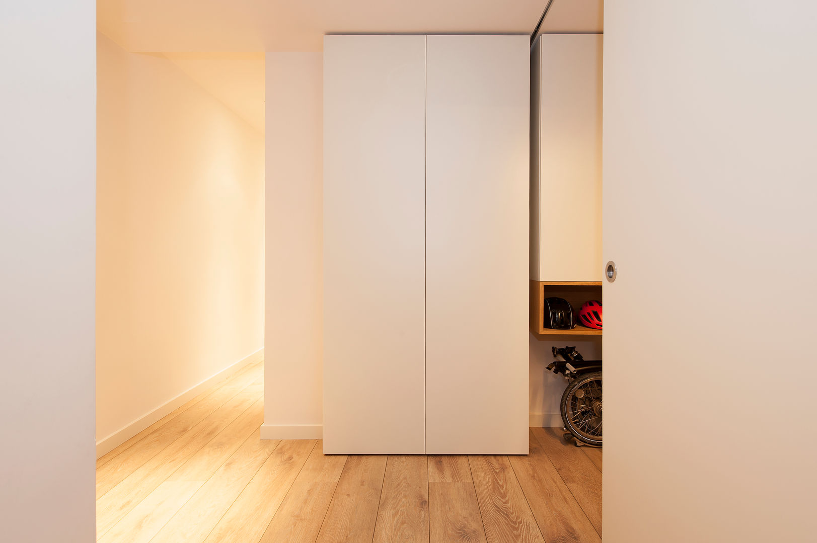 Reforma integral Tetuán, Sincro Sincro Scandinavian style corridor, hallway& stairs Wood Wood effect Storage