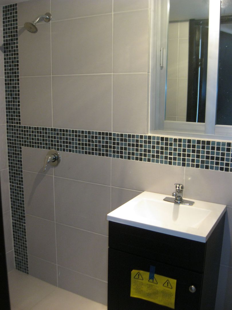 Baño Fixing Baños de estilo moderno Azulejos