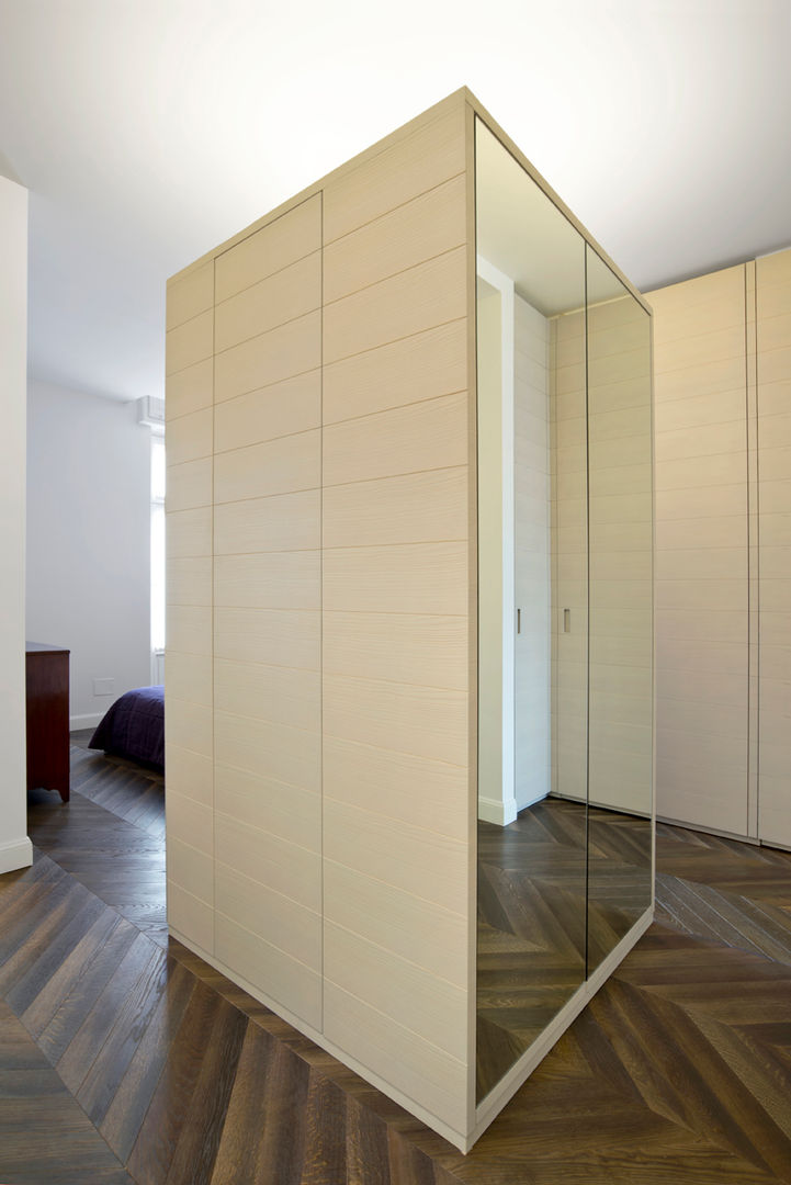 Con arch. Claudia Ponti , Costa Zanibelli associati Costa Zanibelli associati Modern dressing room Wood Wood effect