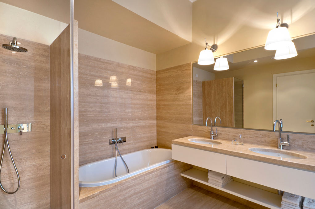 casa porta Romana, Costa Zanibelli associati Costa Zanibelli associati Modern Banyo Mermer