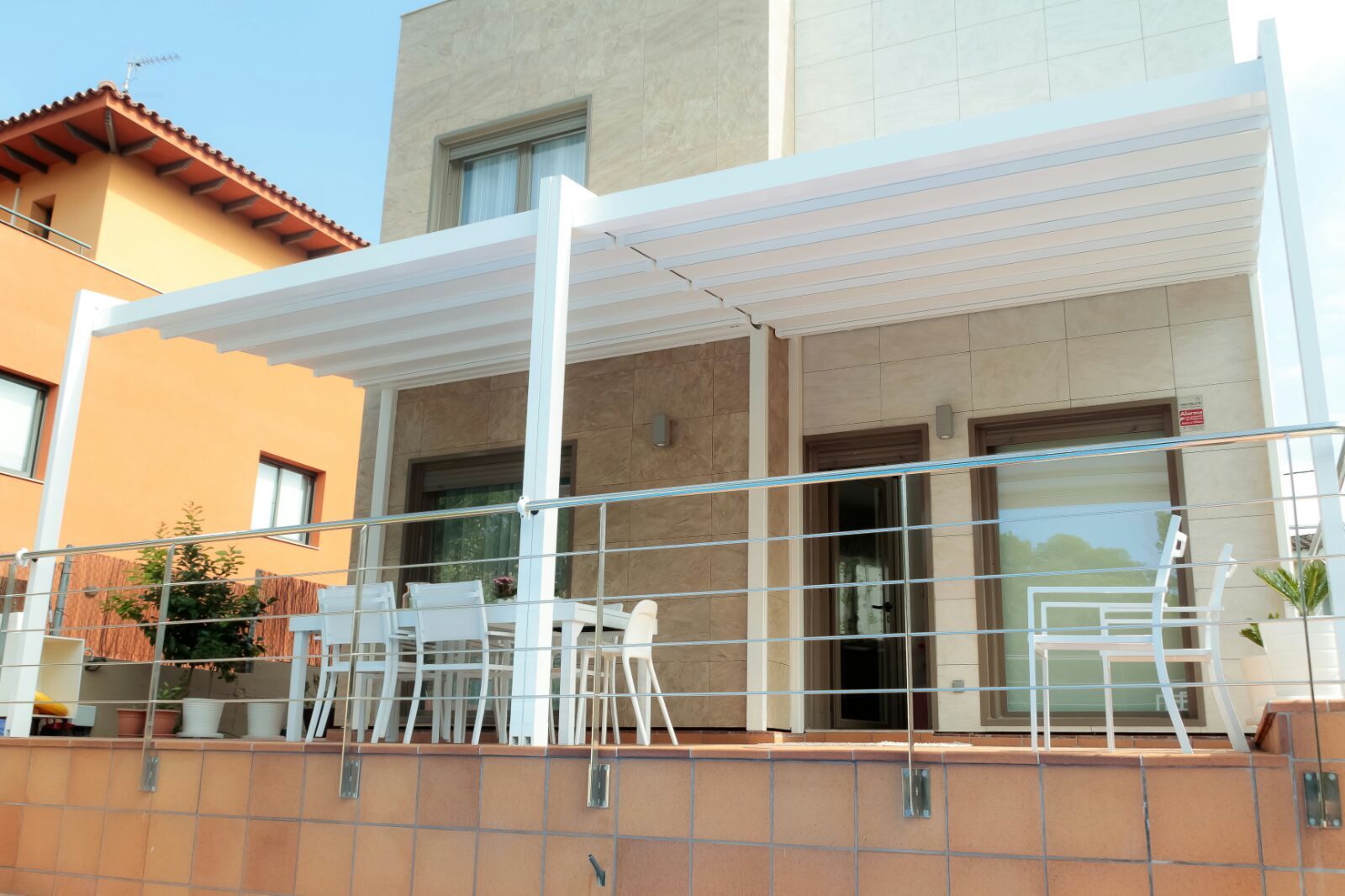 Pergolas tensadas, Tendals Egara Tendals Egara 모던스타일 발코니, 베란다 & 테라스