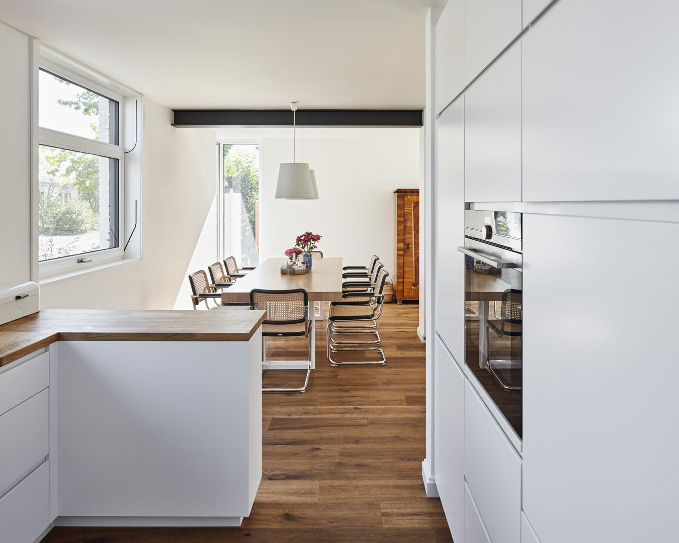 Harmonischer Ausbau eines modernen Einfamilienhauses, Schreinerei Fischbach GmbH & Co. KG Schreinerei Fischbach GmbH & Co. KG Built-in kitchens