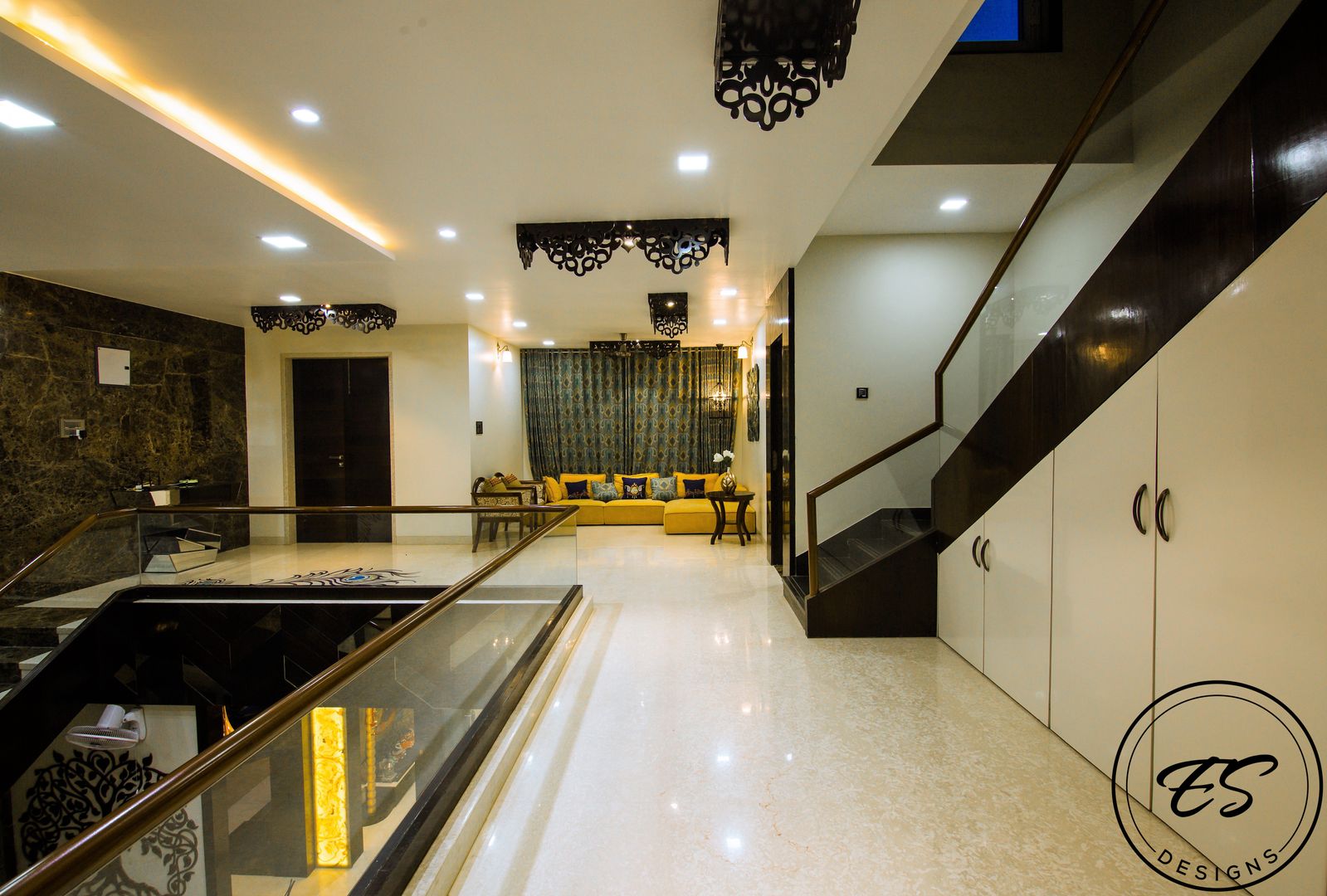 Goel's, Aanandam World City, Raipur, ES Designs ES Designs Salas de estar modernas