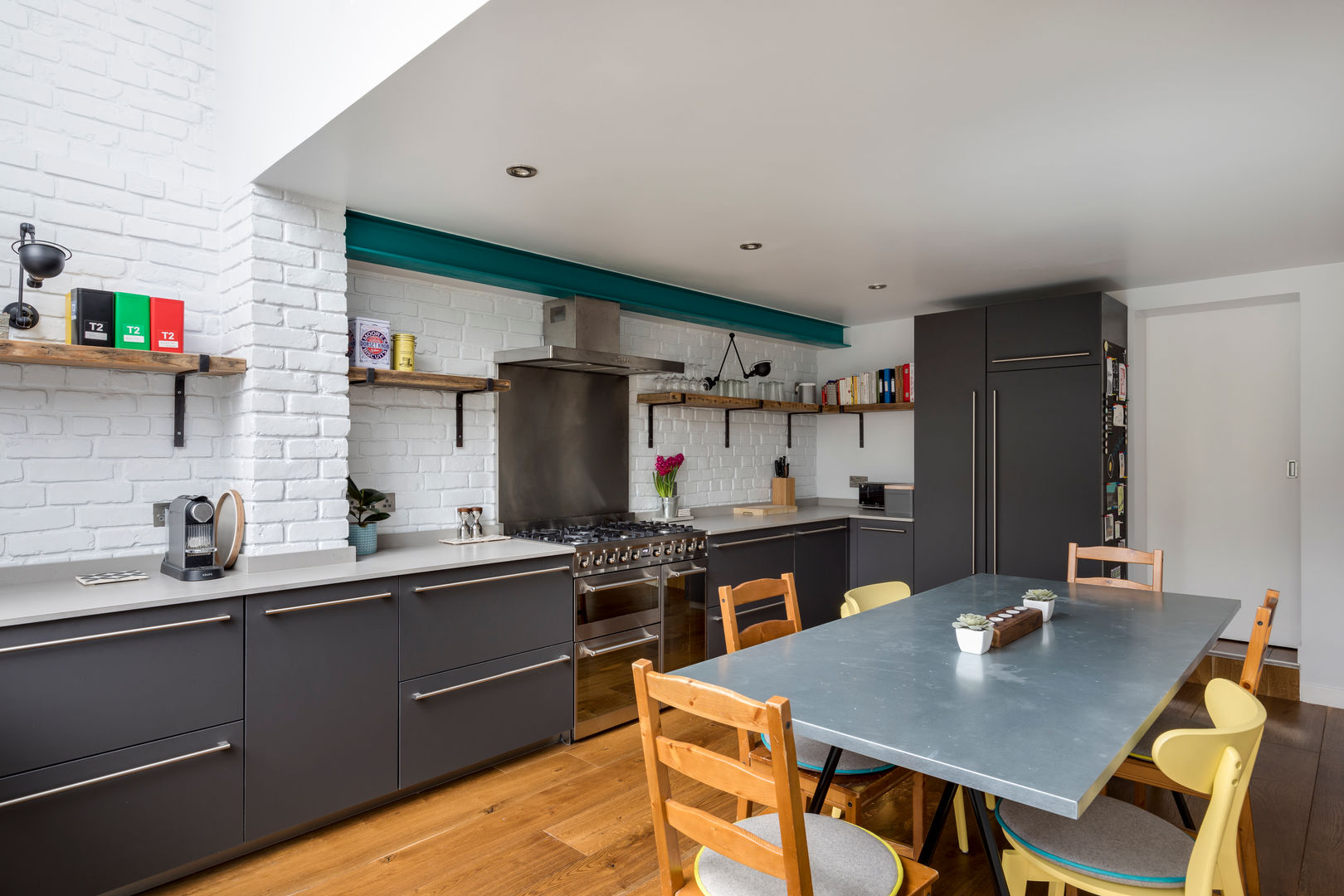 Modern Industrial Kitchen with reclaimed shelves JMdesign Inbouwkeukens exposed beam,grey kitchen,industrial,wood floor,exposed brick,concrete worktop