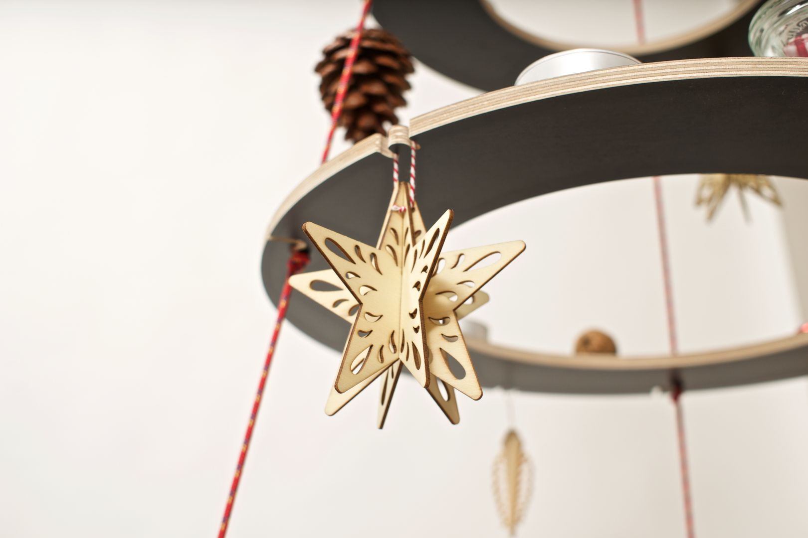 Der alternative Weihnachtsbaum aus Holz und Seilen. hejmonti Minimalistische Wohnzimmer Weihnachtsbaum,nachhaltig,Alternative,Holz,Christmas Tree,Xmas,Teelichter,Ökologisch,Accessoires und Dekoration