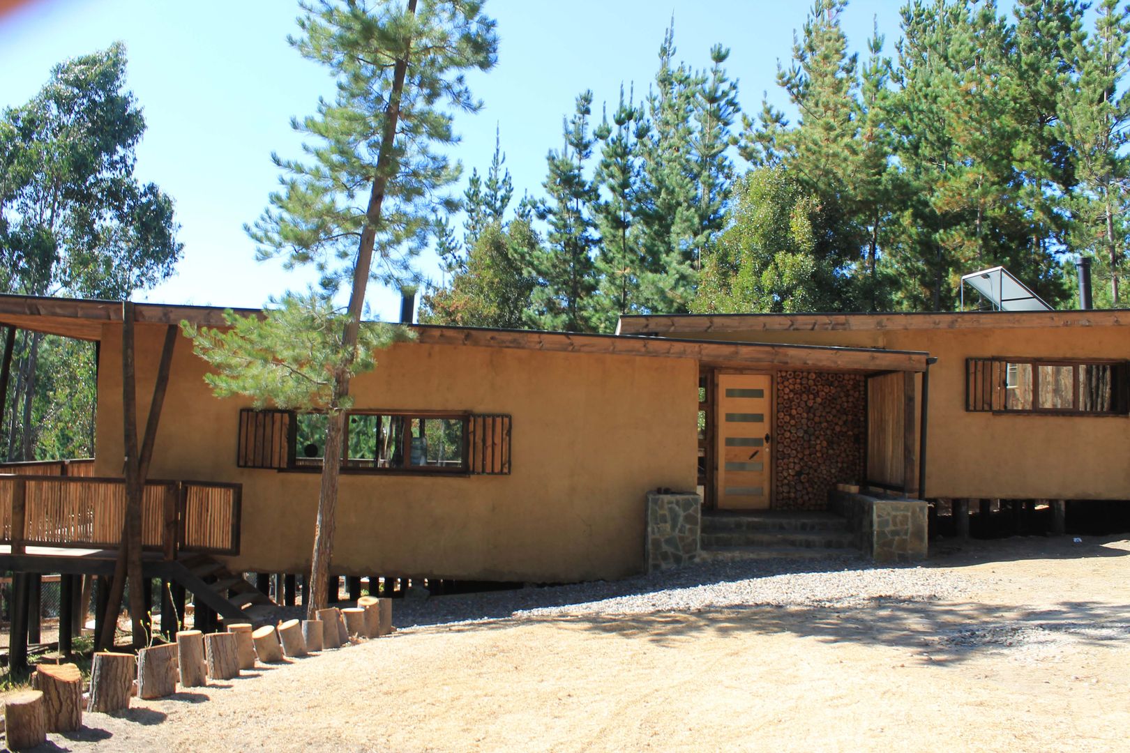 CASA DE FARDOS, FUNDO MILLACO, PICHILEMU, KIMCHE ARQUITECTOS KIMCHE ARQUITECTOS Nhà phong cách mộc mạc