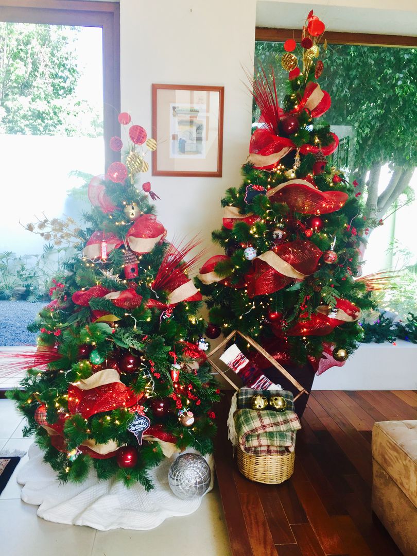 Decoración de árbol de Navidad MIRIAM ESCOBEDO INTERIORISTA Salas de estilo moderno
