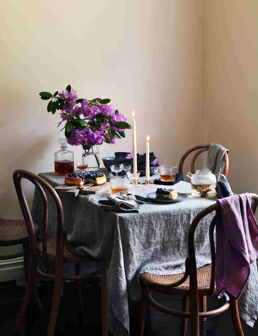 Tischdecken und Servietten aus Leinen von Lovely Linen, Petit Pont Petit Pont Scandinavian style dining room