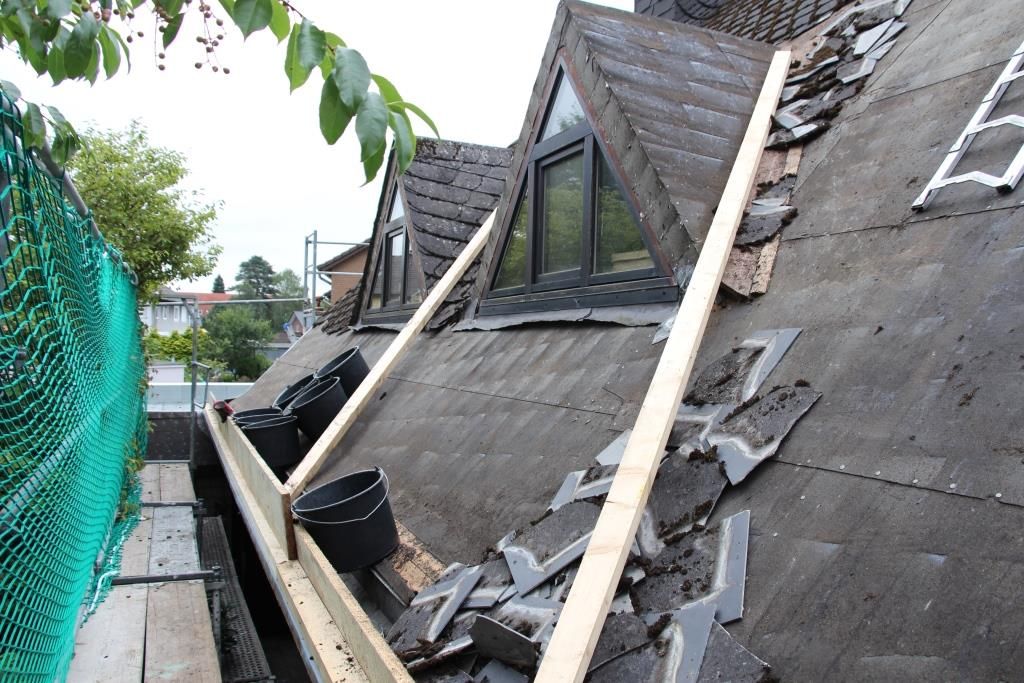 Asbestsanierung nach TRGS 519 in Bielefeld, Dachdeckermeisterbetrieb Dirk Lange Dachdeckermeisterbetrieb Dirk Lange Gable roof