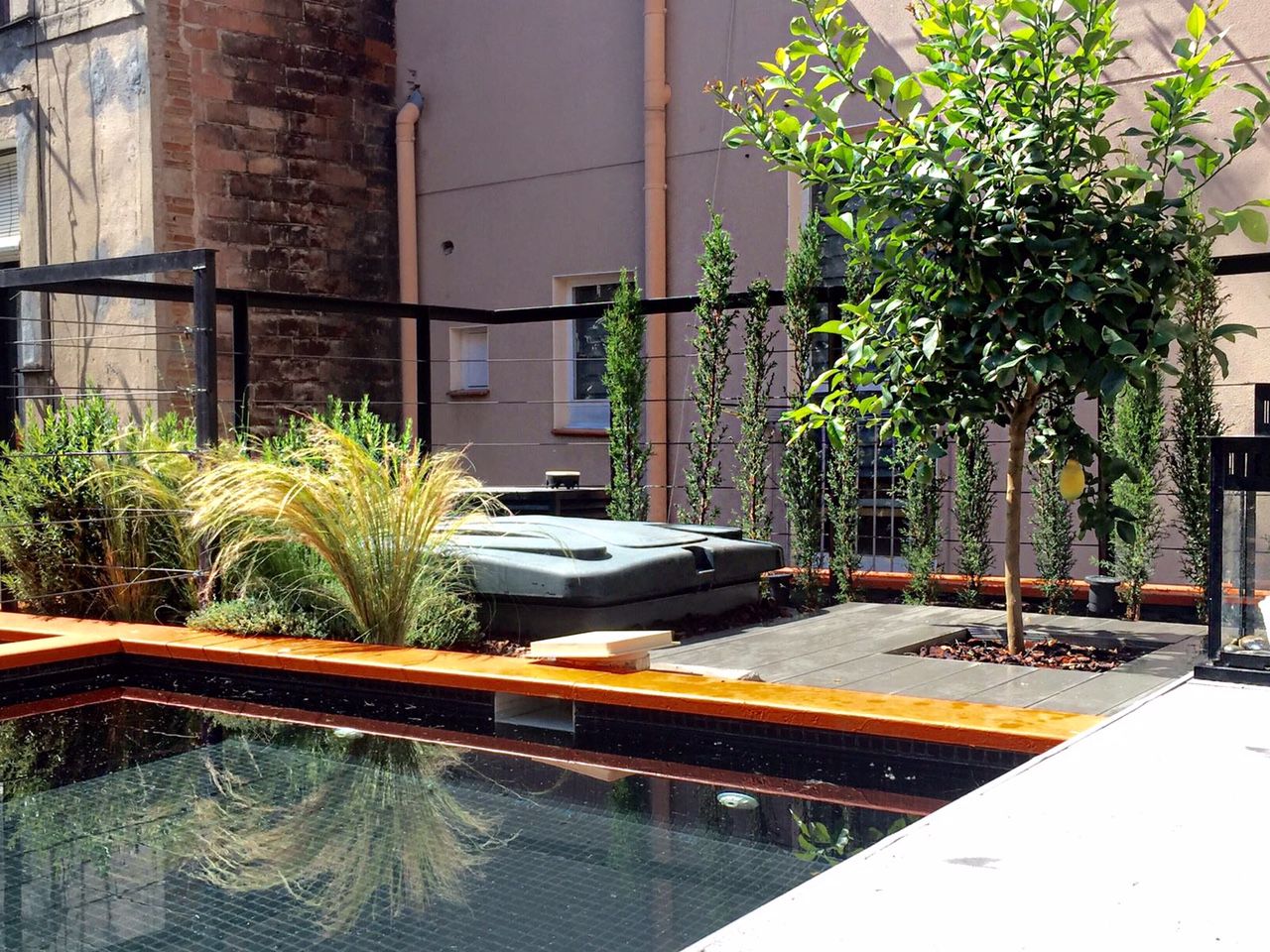 TERRAZA PARTICULAR CON PISCINA - BARCELONA, BURESINNOVA S.A. BURESINNOVA S.A. 庭院