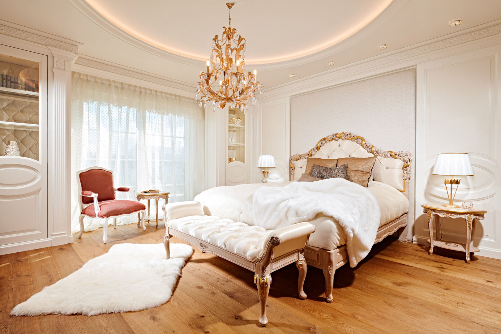 Elegantes Schlafzimmer mit Ankleidezimmer, BAUR WohnFaszination GmbH BAUR WohnFaszination GmbH Kamar Tidur Klasik Kayu Wood effect