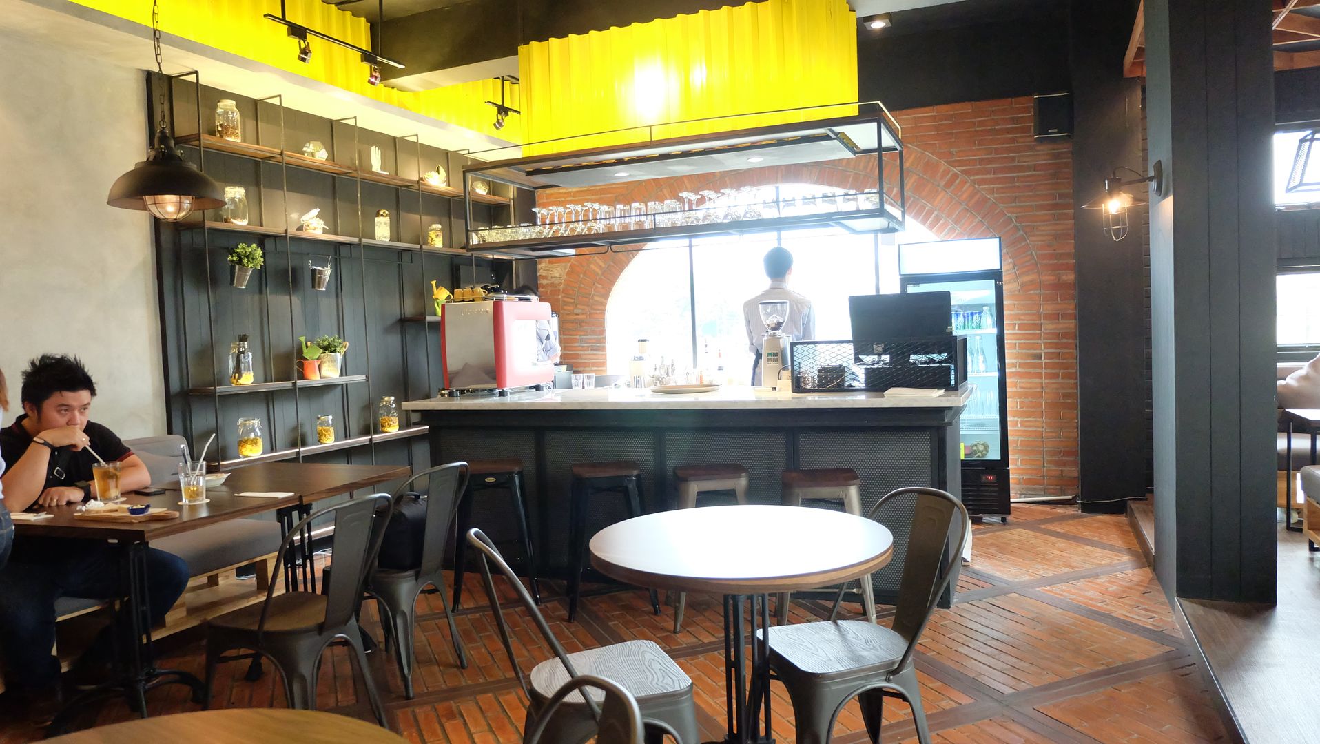 Cafe and Bar, Chromatic Interior Chromatic Interior Jardín interior Paisajismo de interiores