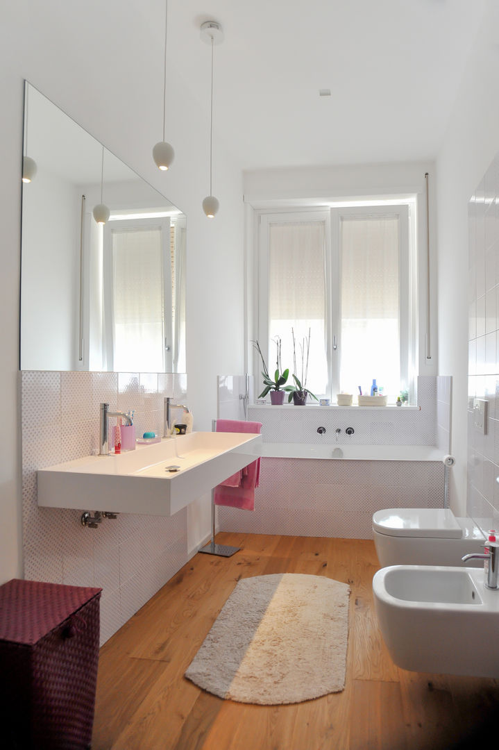 SANT'ERASMO APARTMENT, LAB87 LAB87 Modern style bathrooms Ceramic