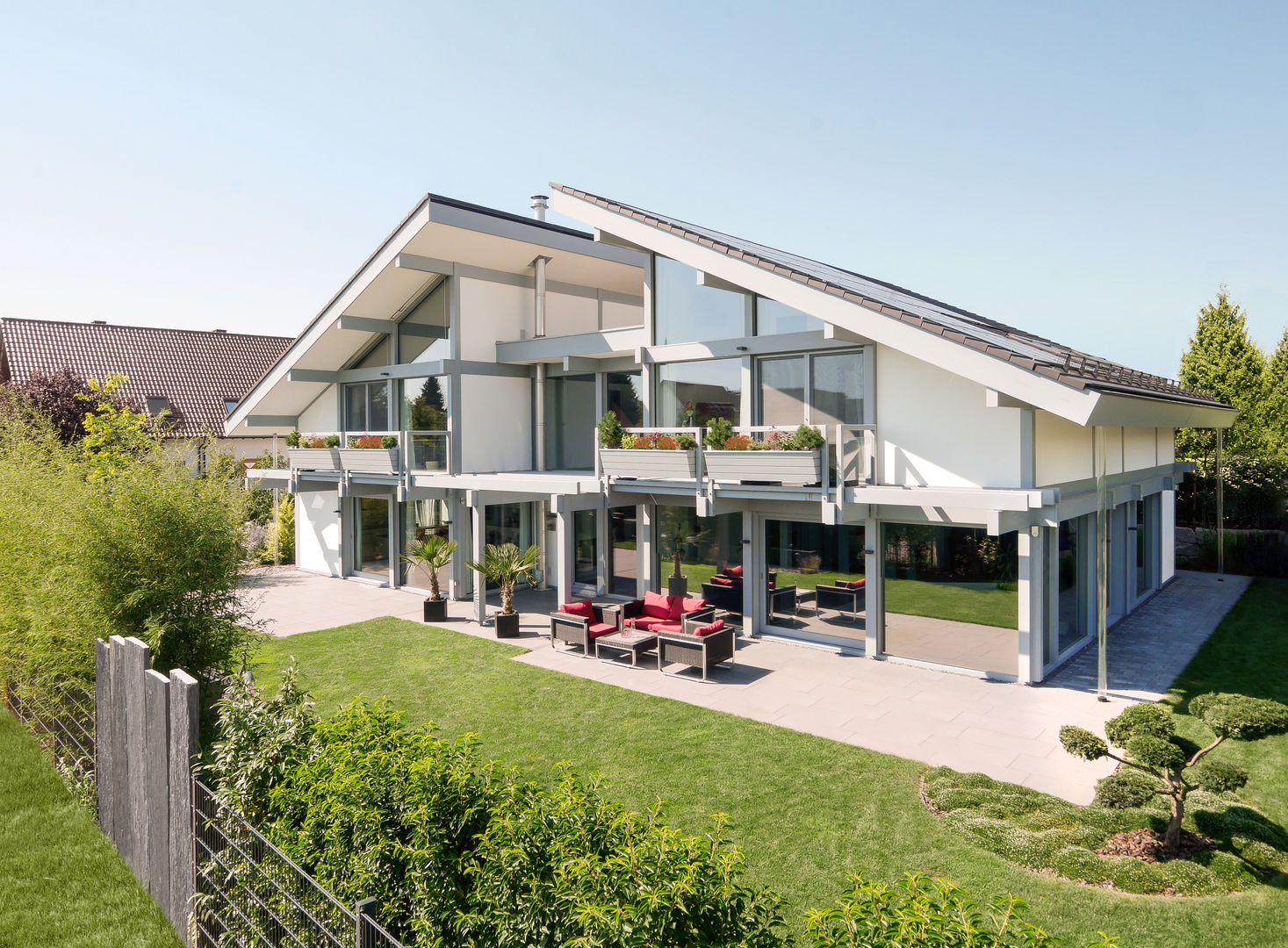 Kundenhaus Friedrichsen - Familienvilla mit Innen-Pool, DAVINCI HAUS GmbH & Co. KG DAVINCI HAUS GmbH & Co. KG Casas modernas: Ideas, imágenes y decoración