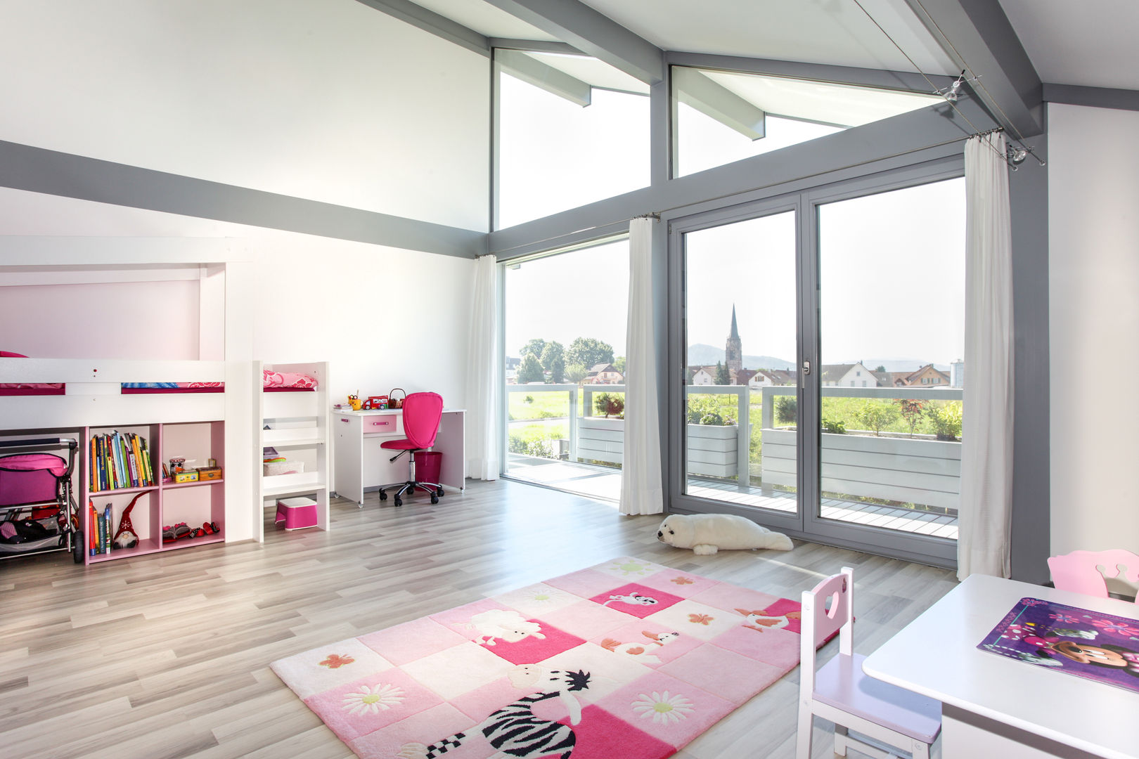 Kundenhaus Friedrichsen - Familienvilla mit Innen-Pool, DAVINCI HAUS GmbH & Co. KG DAVINCI HAUS GmbH & Co. KG Modern nursery/kids room