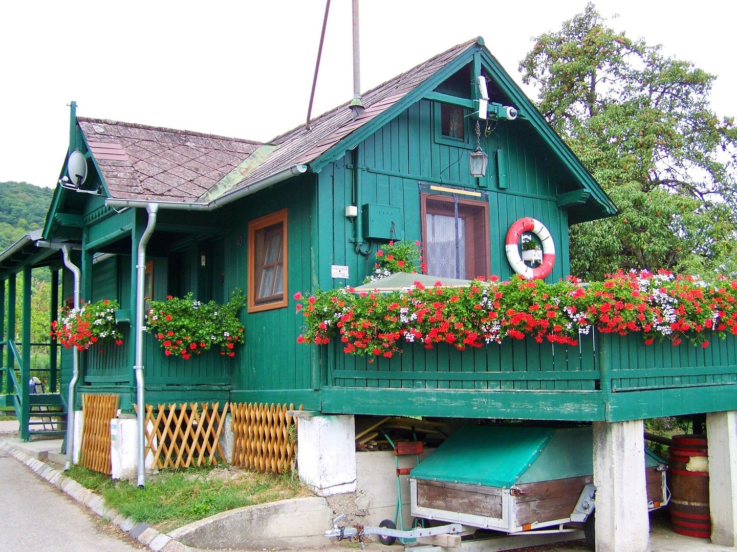 homify Chalés e casas de madeira