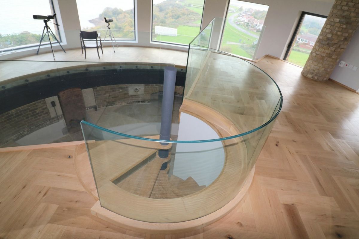 Curved frameless glass balustrade Ion Glass Escaleras Vidrio