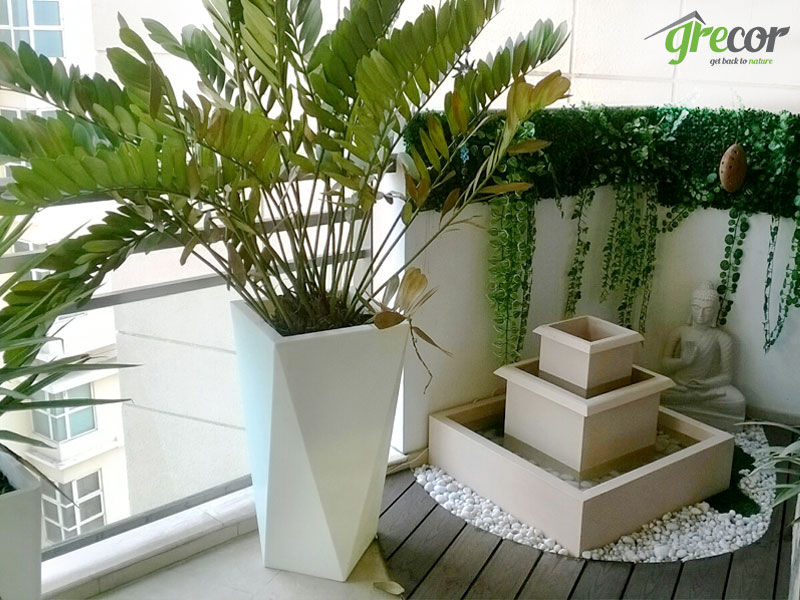 Apartment balcony at Aralias, Grecor Grecor حديقة