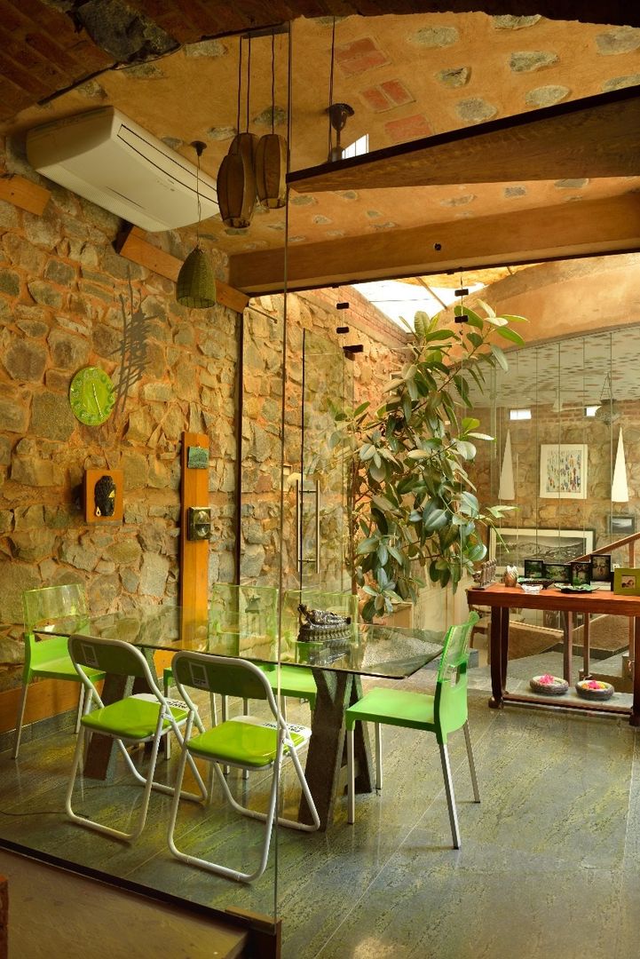 Green House, Tribuz Interiors Pvt. Ltd. Tribuz Interiors Pvt. Ltd. Eclectic style dining room