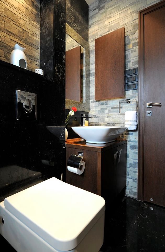 homify Modern bathroom