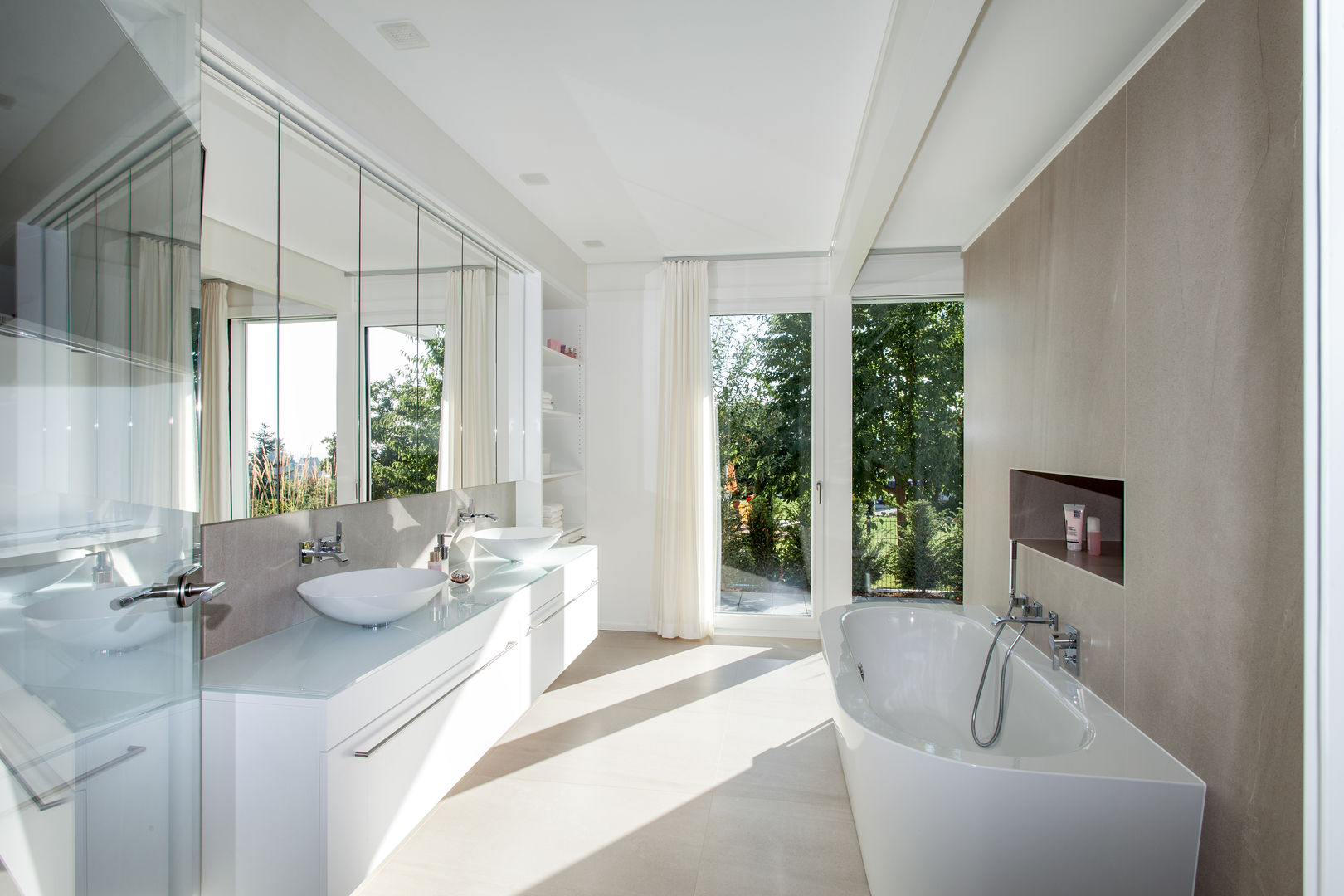 A dream home that is good for the soul DAVINCI HAUS GmbH & Co. KG Modern bathroom