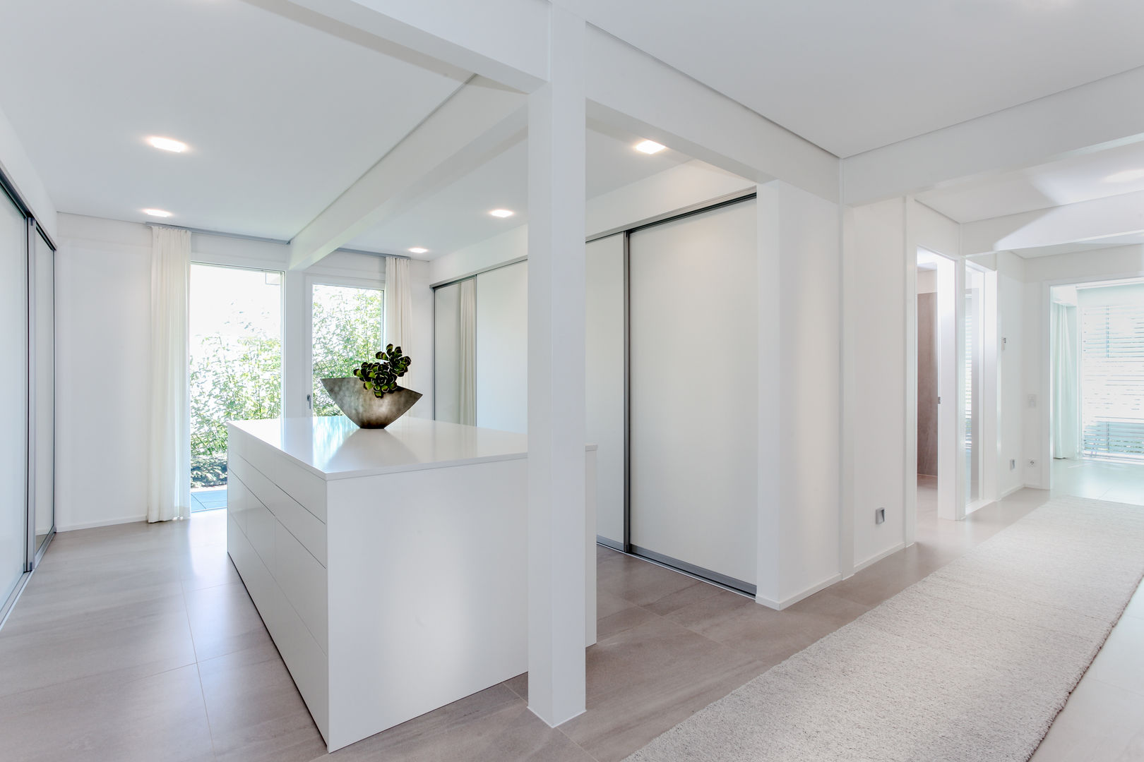 A dream home that is good for the soul DAVINCI HAUS GmbH & Co. KG Гардеробная в стиле модерн