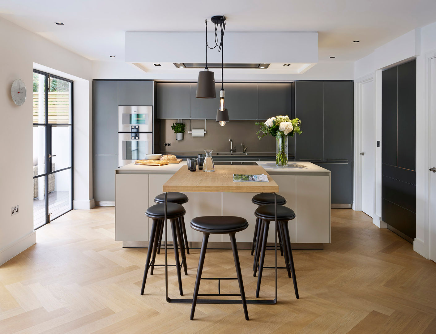 Timeless Living Kitchen Architecture مطبخ kitchen architecture,bulthaup,bulthaup b3,bespoke kitchen,contemporary kitchen,open plan,open plan kitchen,integrated kitchen,gagganau,kitchen island,breakfast bar,sociable kitchen