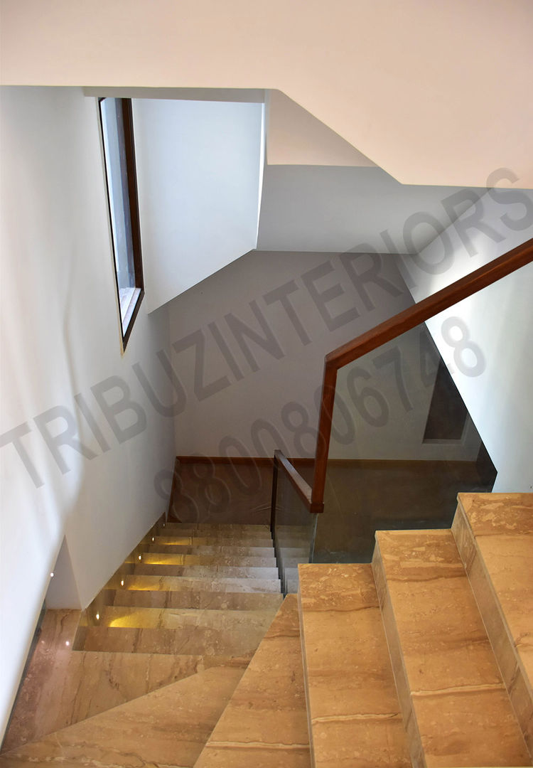 Villa, Tribuz Interiors Pvt. Ltd. Tribuz Interiors Pvt. Ltd. Stairs