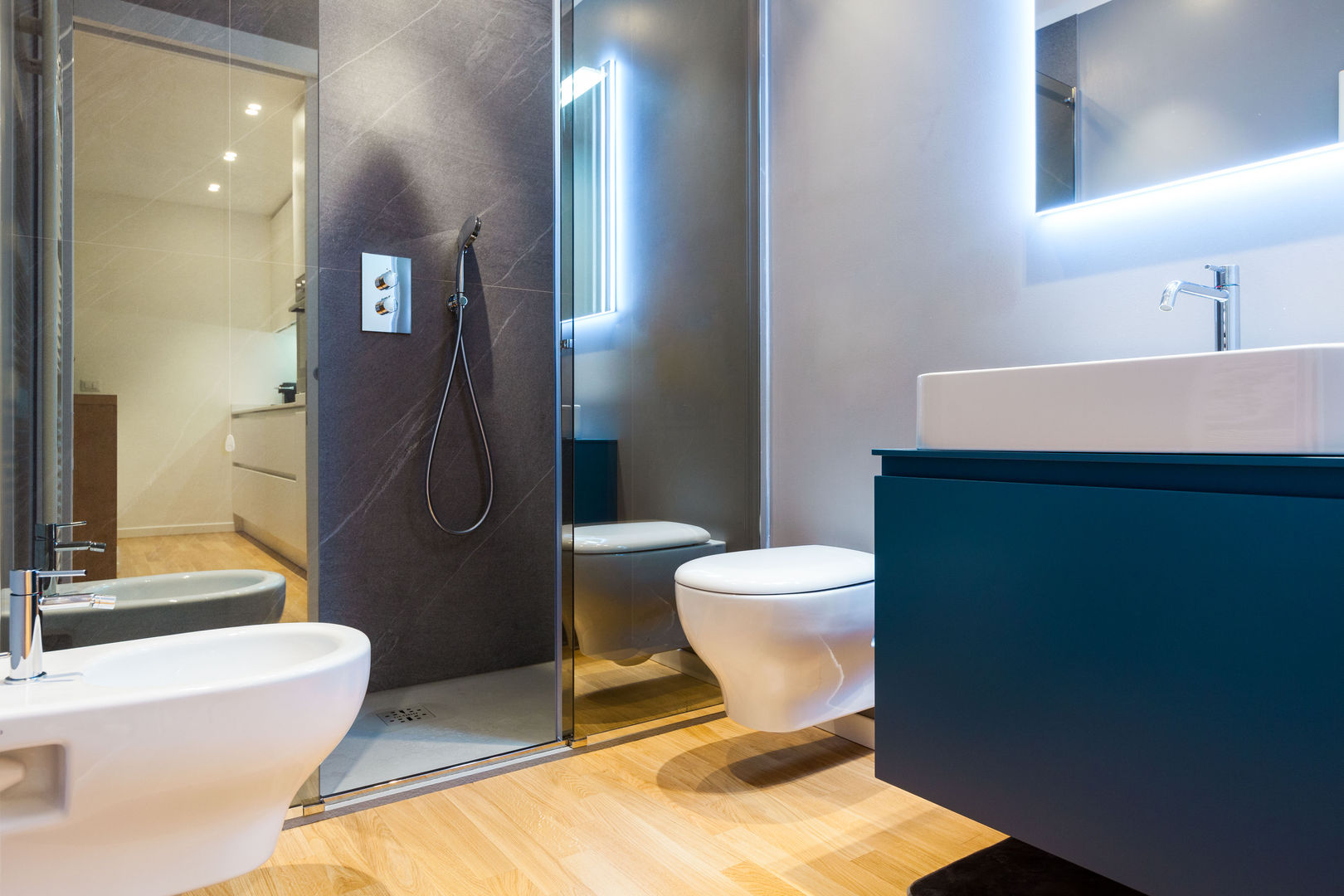 Ristrutturazione d'interni a Milano, CLM Arredamento CLM Arredamento Modern bathroom