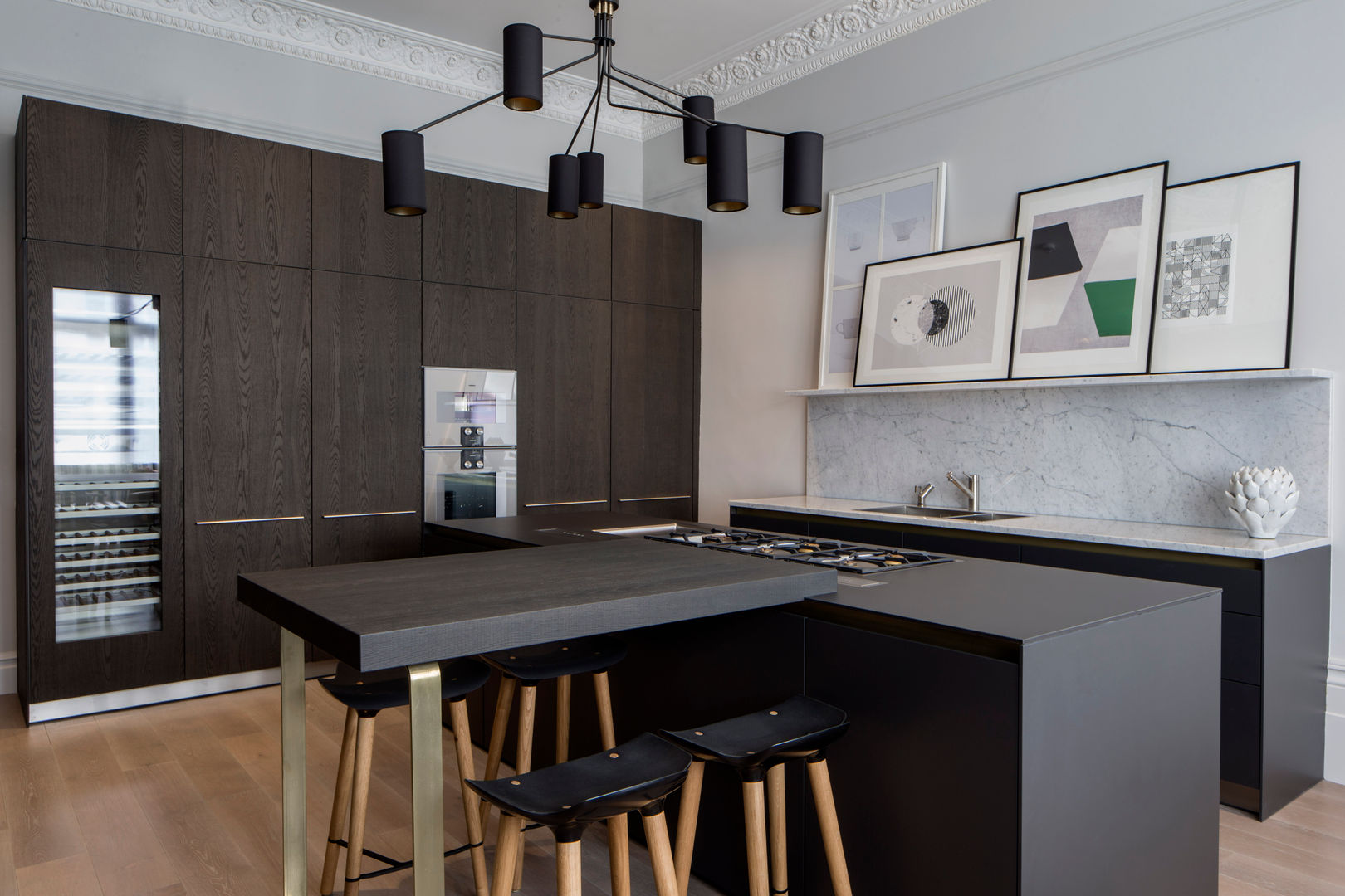 Bespoke bulthaup in north west London apartment Kitchen Architecture Cocinas de estilo moderno kitchen architecture,bulthaup,bulthaup b3,bespoke kitchen,kitchen island,breakfast bar,luxury kitchen,contemporary kitchen,dark kitchens,gagganau,ceiling light,marble splashback