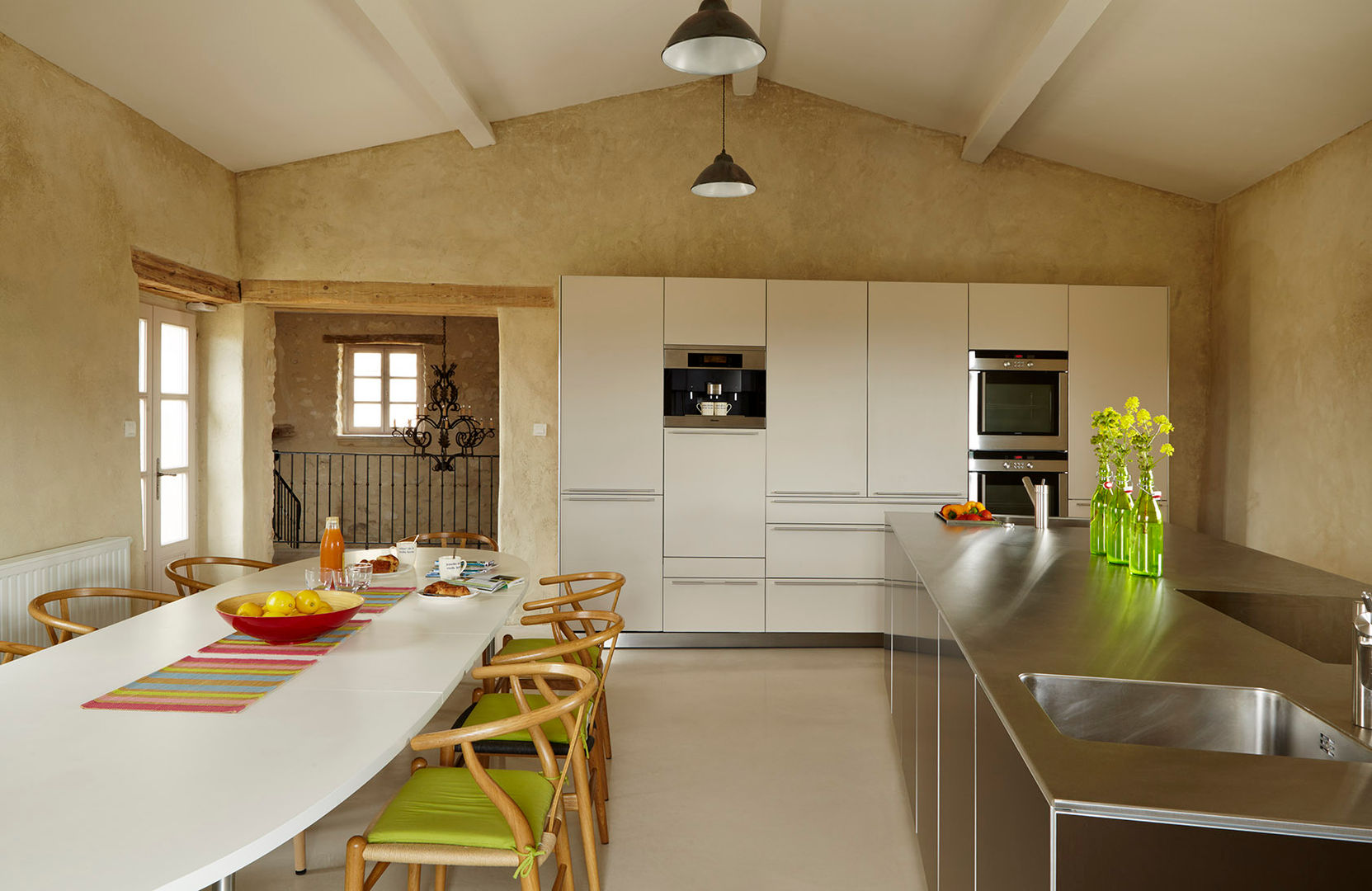 The old silk farm Kitchen Architecture Cozinhas modernas kitchen architecture,bulthaup,bulthaup b3,bespoke kitchen,contemporary kitchen,kitchen island,kitchen dining,integrated kitchen,integrated appliance,miele,suspended furniture