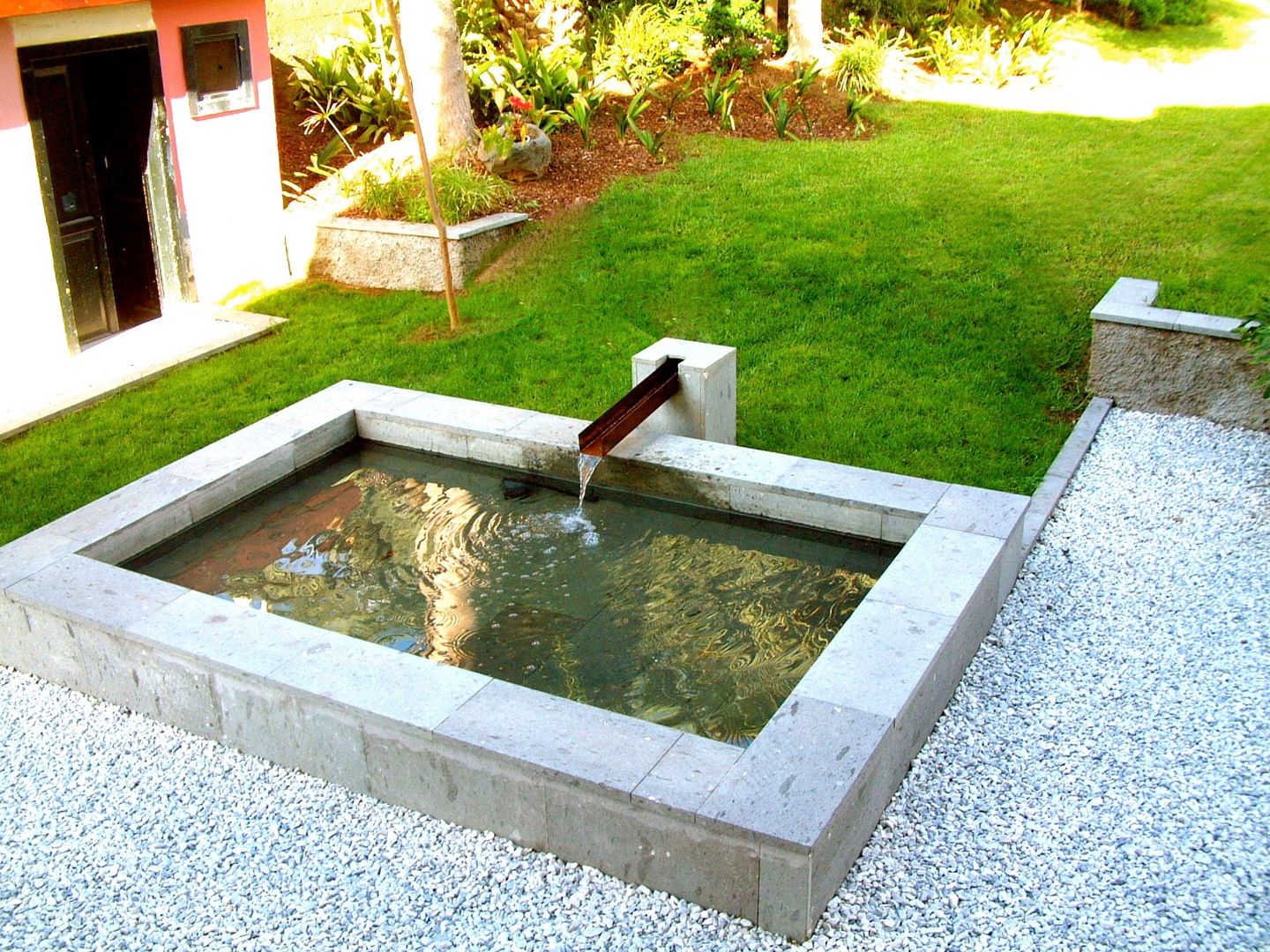 Fuente Jardineros de interior Estanques de jardín Cesped,jardín,acero corten,grava,agua,piedra